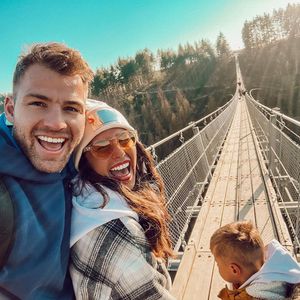 Verlobung, Hochzeit, Kind – Sarah und Julians Turboliebe