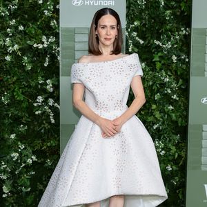 Serienstar Sarah Paulson strahlt in extravagantem Dress