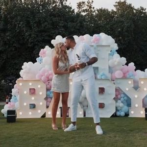 Sarah und Dominic Harrison verraten das Babygeschlecht!