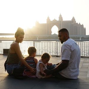 "Wahre Liebe": Die Harrisons posten ein neues Familienfoto