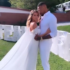 In Weiß: Sarah und Domi Harrison feiern Pre-Hochzeits-Party