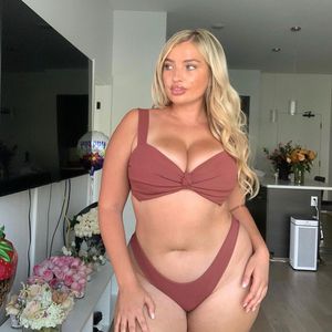 Oh, là, là! Kurven-Queen Sarina Nowak flasht im Bikini!