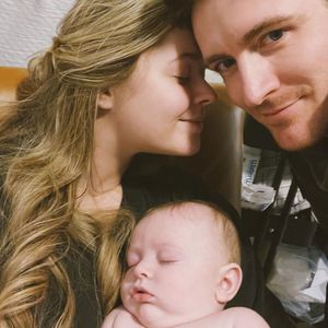 Familienfoto: Sasha Pieterse bedankt sich für Glückwünsche