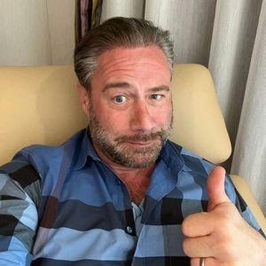 Kein Grau mehr: Sänger Sasha überrascht mit neuer Haarfarbe