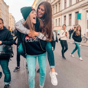 Wollen BTN-Nathalie und ihre Freundin Saskia schon Kinder?