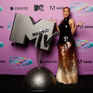 Beeindruckend: Saweetie wechselte bei EMAs elfmal ihr Outfit