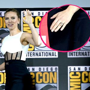 Scarlett Johansson zeigt auf ComicCon ihren Verlobungsring