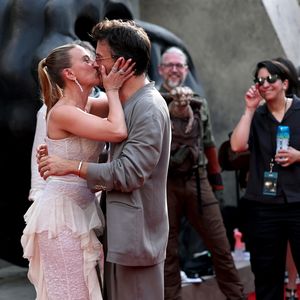 Darum knutschte Jonathan Bailey Scarlett auf dem Red Carpet