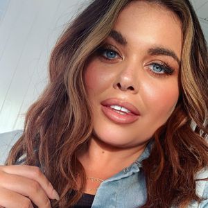 Influencerin nahm extra zu, damit ihre Fitness-DVD floppt
