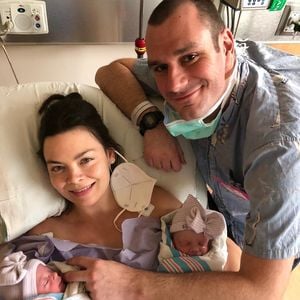 "Gesegnet": Cooper und Scarlett Hefners Zwillinge sind da!