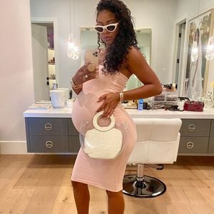 Schwanger-Endspurt! Eniko Hart setzt Babybauch in Szene