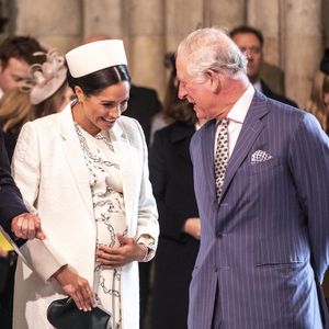 Herzogin Meghan soll in Kontakt mit König Charles stehen!