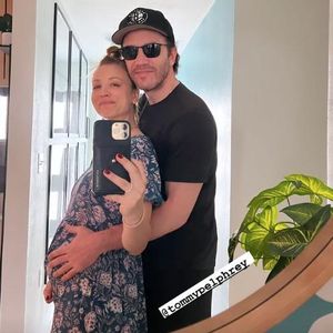 Entzückend! Kaley Cuoco zeigt wieder wachsenden Babybauch