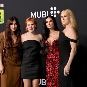 Demi Moore strahlte mit ihren drei Töchtern bei Filmpremiere