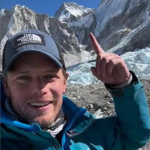 "Outlander"-Star Sam Heughan erklimmt den Mount Everest