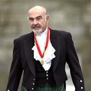 Gewusst? Sean Connery (†) von Queen zum Ritter geschlagen