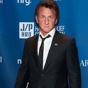 Im Nobel-Restaurant: Sean Penn datet diese hübsche Brünette!