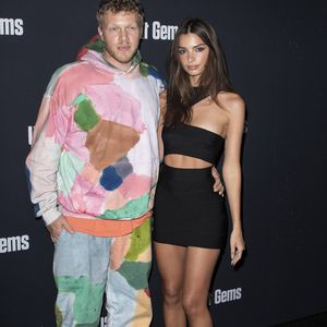 Mutiger Style: Emily Ratajkowskis Mann mit Jogger bei Event