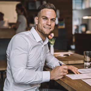 Ist er der neue Bachelor? Sebastian gibt erstes Statement ab