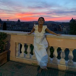 In Italien: So lässig feiert Selena ihren 27. Geburtstag