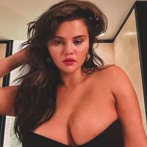 Fans entlarven Nippelblitzer auf neuem Foto von Selena Gomez