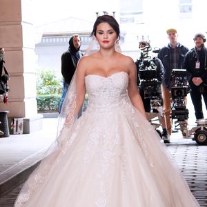 Spontan-Hochzeit? Selena Gomez ist im Brautkleid unterwegs