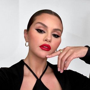 Oh, là, là: Selena Gomez posiert fast nackt für Fotoshooting
