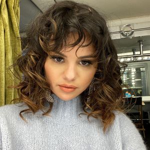 Wilde Mähne! Selena Gomez präsentiert ihre neue Locken-Frise