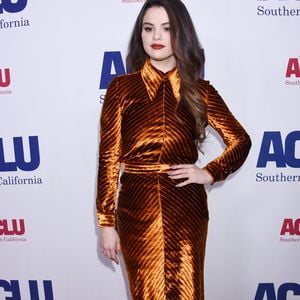 Top oder Flop? Selena Gomez setzt bei Event auf Orange