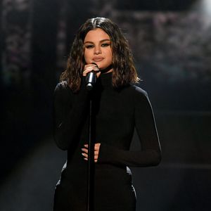 Selena Gomez kassiert Kritik für unsicheren AMA-Auftritt!