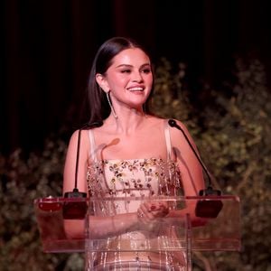 Selena Gomez mit natürlichen Zähnen? Fans feiern sie dafür