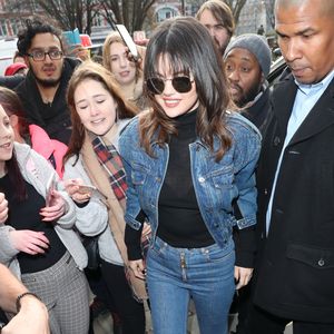 Jeans über Jeans: So stylish rockt Selena Gomez London!