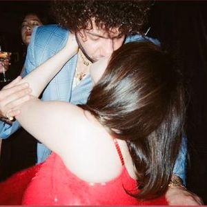 Selena Gomez postet ein neues Knutsch-Pic mit ihrem Benny!