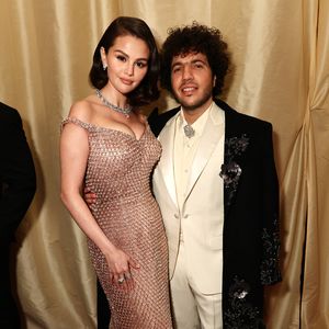 So süß strahlt Selena Gomez mit Verlobtem Benny bei Oscars