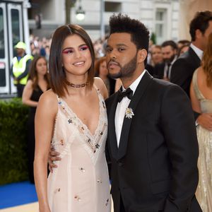 Beim Pärchendinner: Selena Gomez sieht richtig happy aus