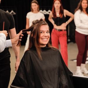 Krasses GNTM-Umstyling: Selma bekommt einen pinken Vokuhila!