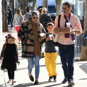 Total unbeschwert: Selma Blair entspannt bei Familienausflug