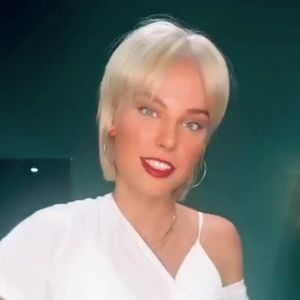 Nicht mehr rosa: GNTM-Selma hat jetzt platinblonde Haare!