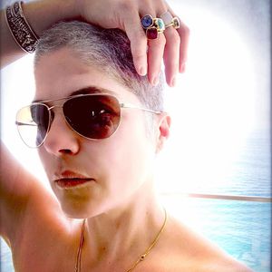 Nach Chemo: Selma Blair begeistert mit grauem Kurzhaar-Look