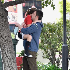 Hier kuschelt Fußball-Dad Ben Affleck mit Tochter Seraphina