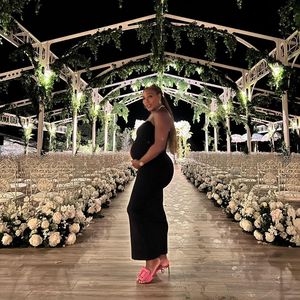 Schwangere Serena Williams präsentiert stolz ihre Babykugel