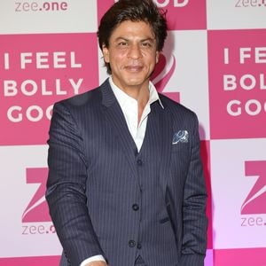 Shah Rukh Khan neckt Fans bei einem Event in der Schweiz