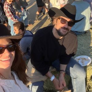 Offiziell? Lucas Bravo teilt süßes Bild mit Shailene Woodley