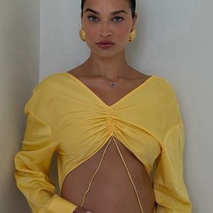 Traum in Gelb: Model Shanina Shaik erwartet ihr zweites Kind