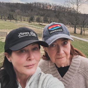 Shannen Doherty bat ihre Mutter um die Rasur ihres Kopfes