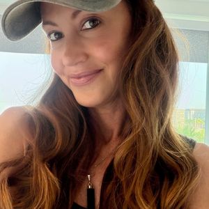 Shannon Elizabeth posiert nach 25 Jahren wieder im Badeanzug