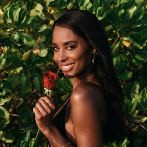 So stehen "Die Bachelorette"-Boys heute zu Sharon Battiste