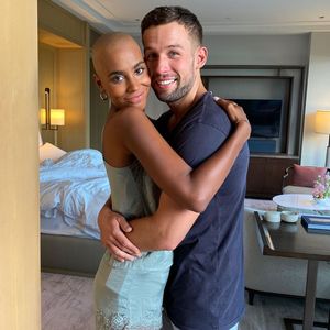 Bestätigen Sharon Battiste und Jan hier ihr Liebes-Comeback?