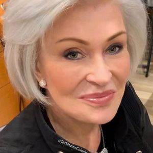 Rot war gestern: Sharon Osbourne trägt jetzt graue Haare