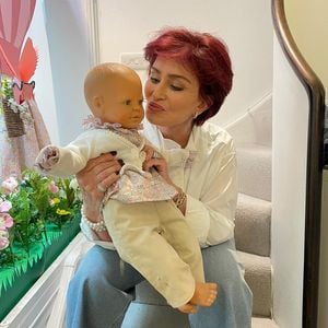 Verrät Sharon Osbourne hier das Geschlecht von Kellys Baby?